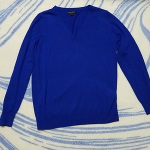 Banana Republic blue v neck sweater, Large